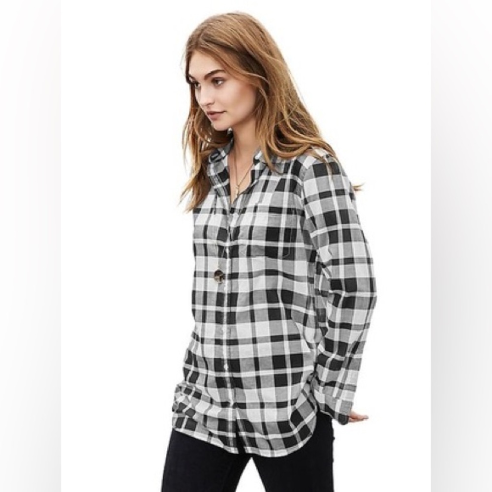 BANANA REPUBLIC Soft-Wash Black Plaid Shirt
